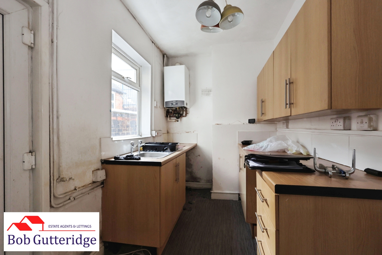 FITTED KITCHEN